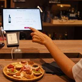 Dégustation de vin rouge de célébrité à la Bottega Botlé de Bologne