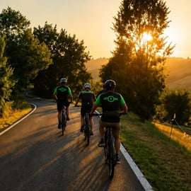 Collines authentiques de Bologne : location de vélo électrique premium et carte d'itinéraire