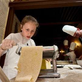 Bologne : cours de cuisine sur les pâtes et le Tiramisu avec du vin