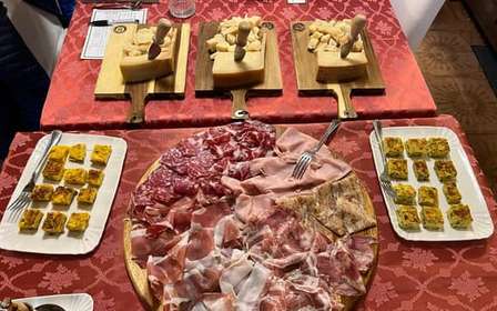 Bologne/Modène : Visite du Parmigiano, de Ferrari et du vin avec déjeuner