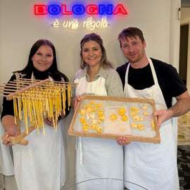 Bologne : cours de maître sur les pâtes fraîches et dégustation de vins biologiques