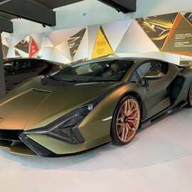 Musée Ferrari, musées Lamborghini et Pagani + usines + déjeuner