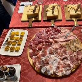 Bologne/Modène : Visite du Parmigiano, de Ferrari et du vin avec déjeuner