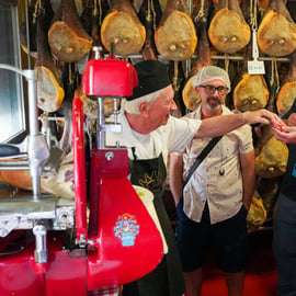 Depuis Bologne : visite de Parme, parmesan et jambon en train 1ère classe
