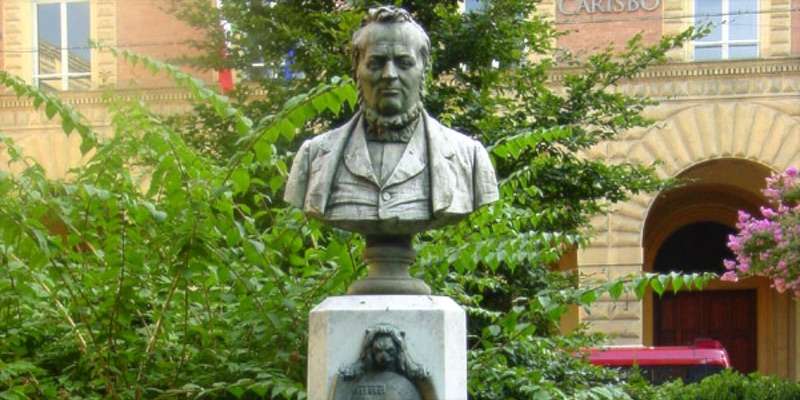 Monument à Cavour