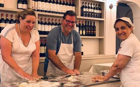 Bologne : cours de cuisine sur les pâtes et le Tiramisu avec du vin