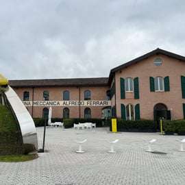 Au départ de Bologne : musées Ferrari, visite de l'usine et simulateur de F1