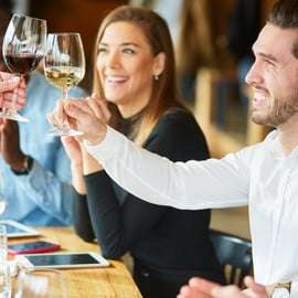 Bologne : dégustation de vin dans l'une des plus anciennes auberges