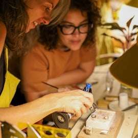 BOLOGNA APE IN LAB : Créez votre propre bijou en sirotant un verre de vin !