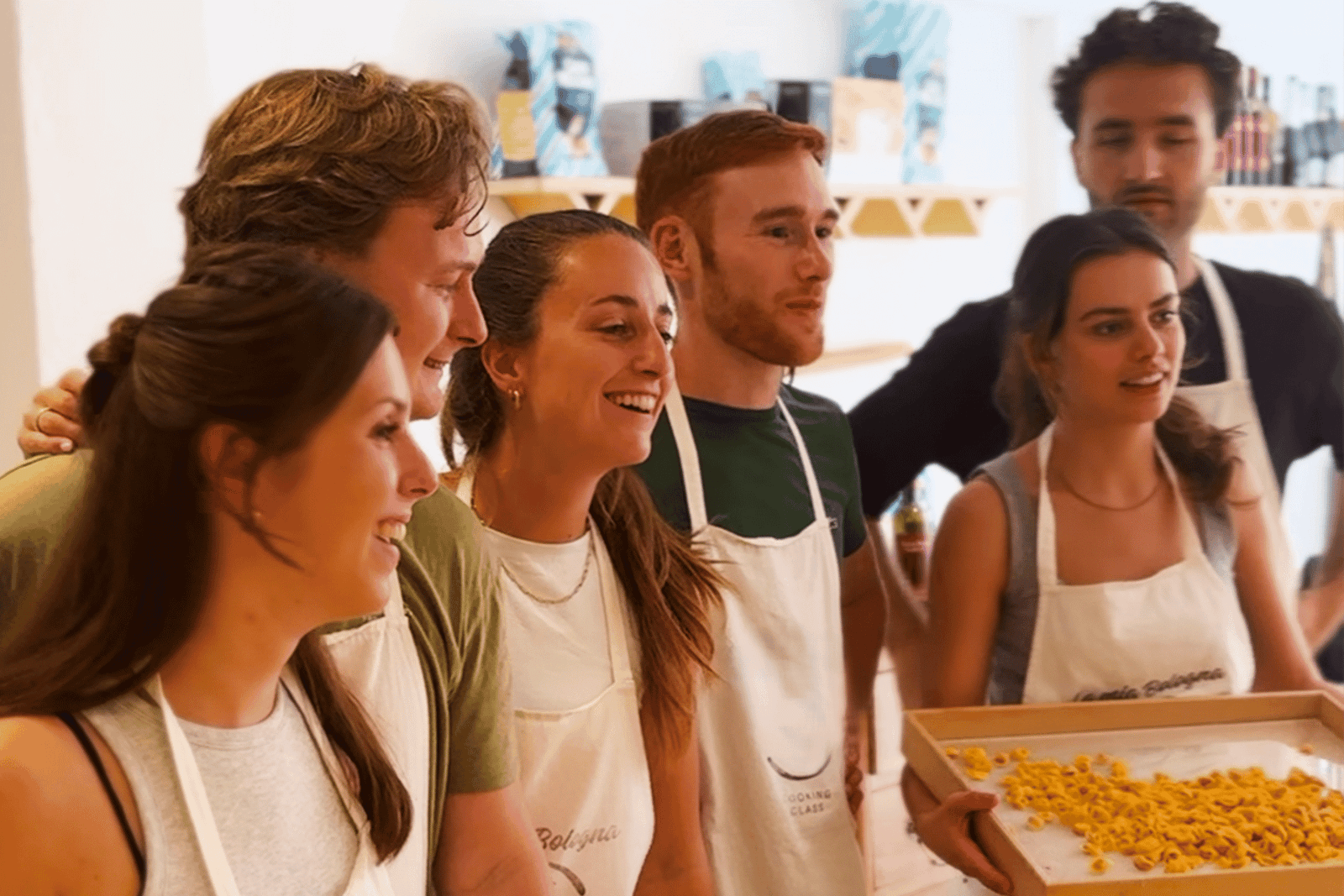 Bologne : atelier tortellini faits main et vin dans un studio chaleureux
