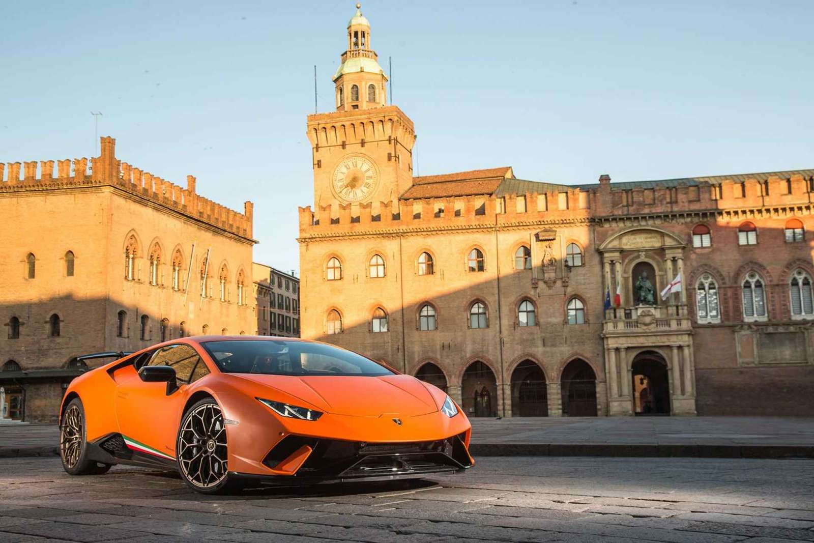 Au départ de Bologne : Grand Tour Ferrari & Lamborghini