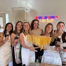 Bologne : cours de maître sur les pâtes fraîches et dégustation de vins biologiques