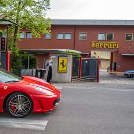 Bologne : Visitez les musées Ferrari à Maranello et Modène en train