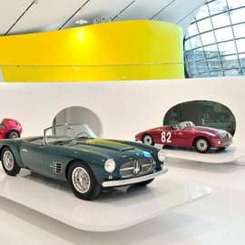 Bologne : Visitez les musées Ferrari à Maranello et Modène en train