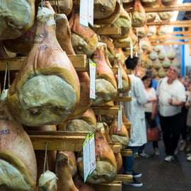 De Bologne : visites et dégustations de la fabrique de fromage et de jambon de Parme