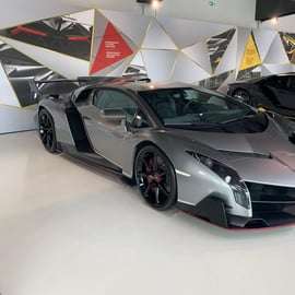 Musée Ferrari, musées Lamborghini et Pagani + usines + déjeuner