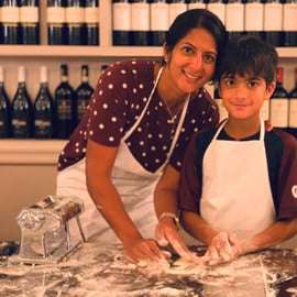 Bologne : cours de cuisine sur les pâtes et le Tiramisu avec du vin
