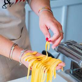 Bologne : atelier pâtes et desserts emblématiques avec un chef primé