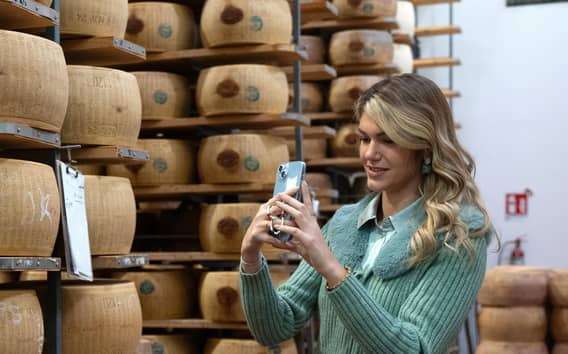 De Bologne : visites et dégustations de la fabrique de fromage et de jambon de Parme
